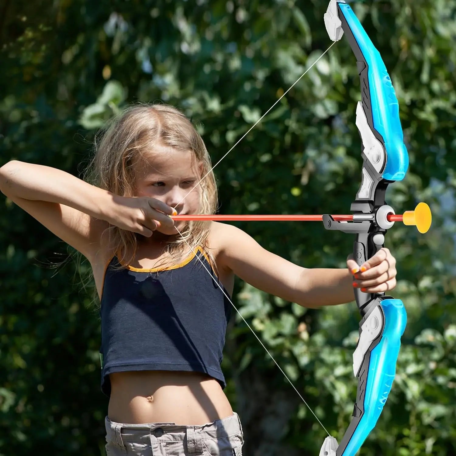 Arco y flecha con luz LED para niños de 4 a 8 años, con 10 flechas con ventosa, diana y carcaj. 