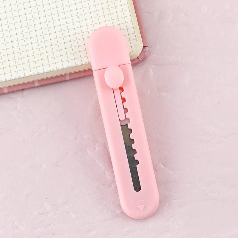 Mini navaja de bolsillo Kawaii con diseño de caramelo, color arte, multiusos, caja exprés, cortador de papel, herramienta para manualidades, material de papelería para oficina y escuela.