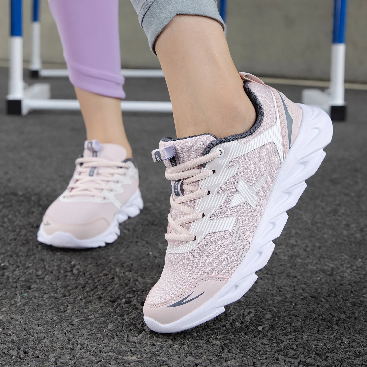 Xtep Women's Running Shoes Wear-resistant Casual Sports Shoes For Women Winter Tennis Female Sneakers White 879318110073