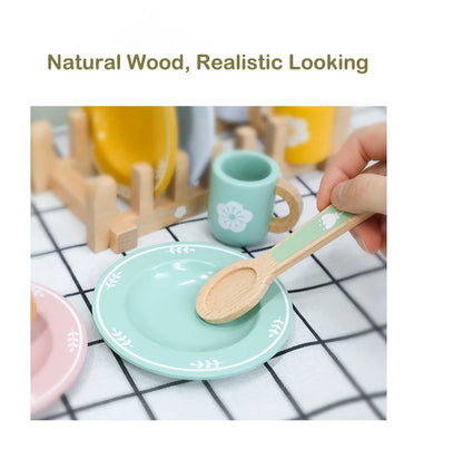 Juego de cocina de madera Montessori con platos y accesorios, ideal como regalo para niños pequeños a partir de 3 años.