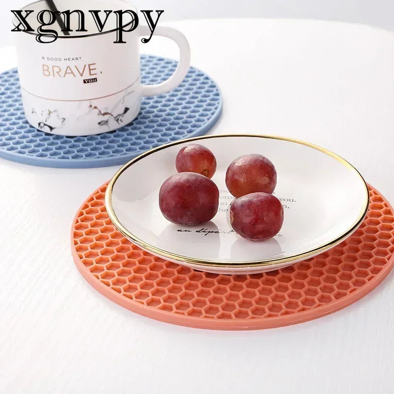xgnvpy Silicone Mat Coaster Food Grade Non-slip Placemat Table Protection Kitchen Accessory Gadget Round Cup Mat