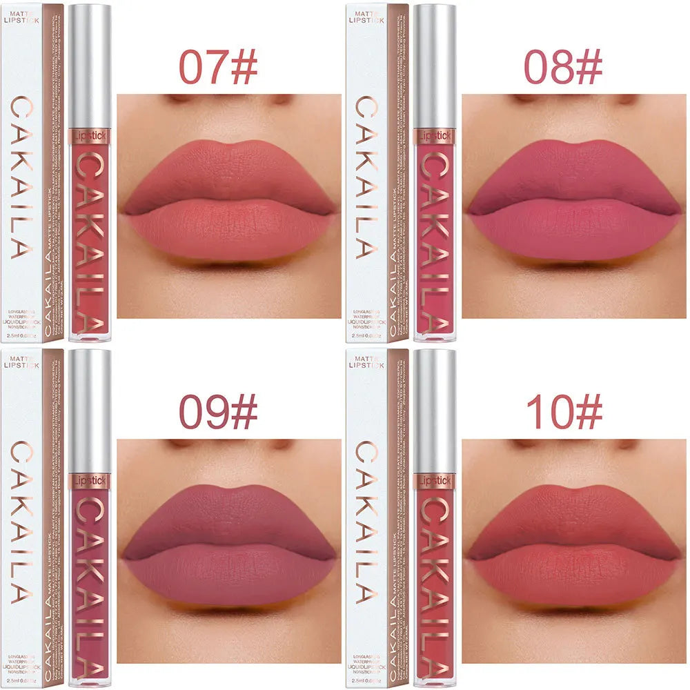 Lápiz labial mate de 18 colores, antiadherente, resistente al agua y con brillo labial.