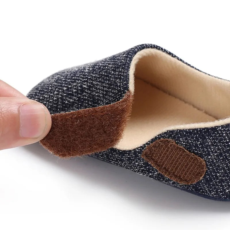 Zapatos de bebé de algodón nuevos, suela de goma suave y antideslizante, para recién nacidos, primeros pasos, estampado de dibujos animados, para niño y niña