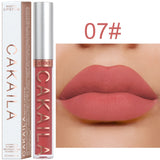 Lápiz labial mate de 18 colores, antiadherente, resistente al agua y con brillo labial.