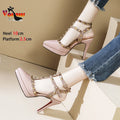Zapatos de tacón alto con plataforma impermeable y punta puntiaguda para mujer, con remaches de 10 y 12 cm, con correa y hebilla, para verano de 2024.