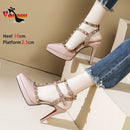 Zapatos de tacón alto con plataforma impermeable y punta puntiaguda para mujer, con remaches de 10 y 12 cm, con correa y hebilla, para verano de 2024.