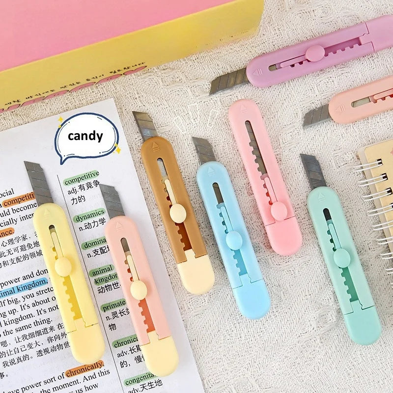 Mini navaja de bolsillo Kawaii con diseño de caramelo, color arte, multiusos, caja exprés, cortador de papel, herramienta para manualidades, material de papelería para oficina y escuela.