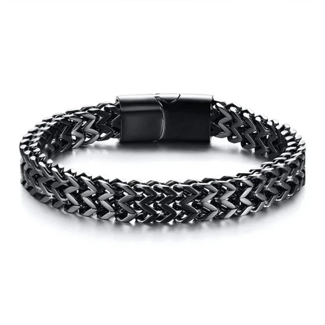 Pulsera clásica y versátil de cadena de plata para hombre con hebilla magnética de acero inoxidable y metal. 