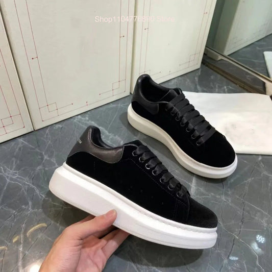 New all-match fashion white shoes for men and women, with thick soles, height-increasing, casual couple sports shoes