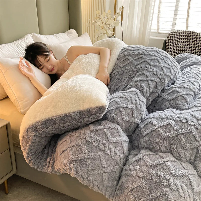 Blanket  Heavyweight Winter Comforter Ultra-Soft Plush Thickened Quilt Beige-Friendly Bedding Warmth Machine-Washable Luxury