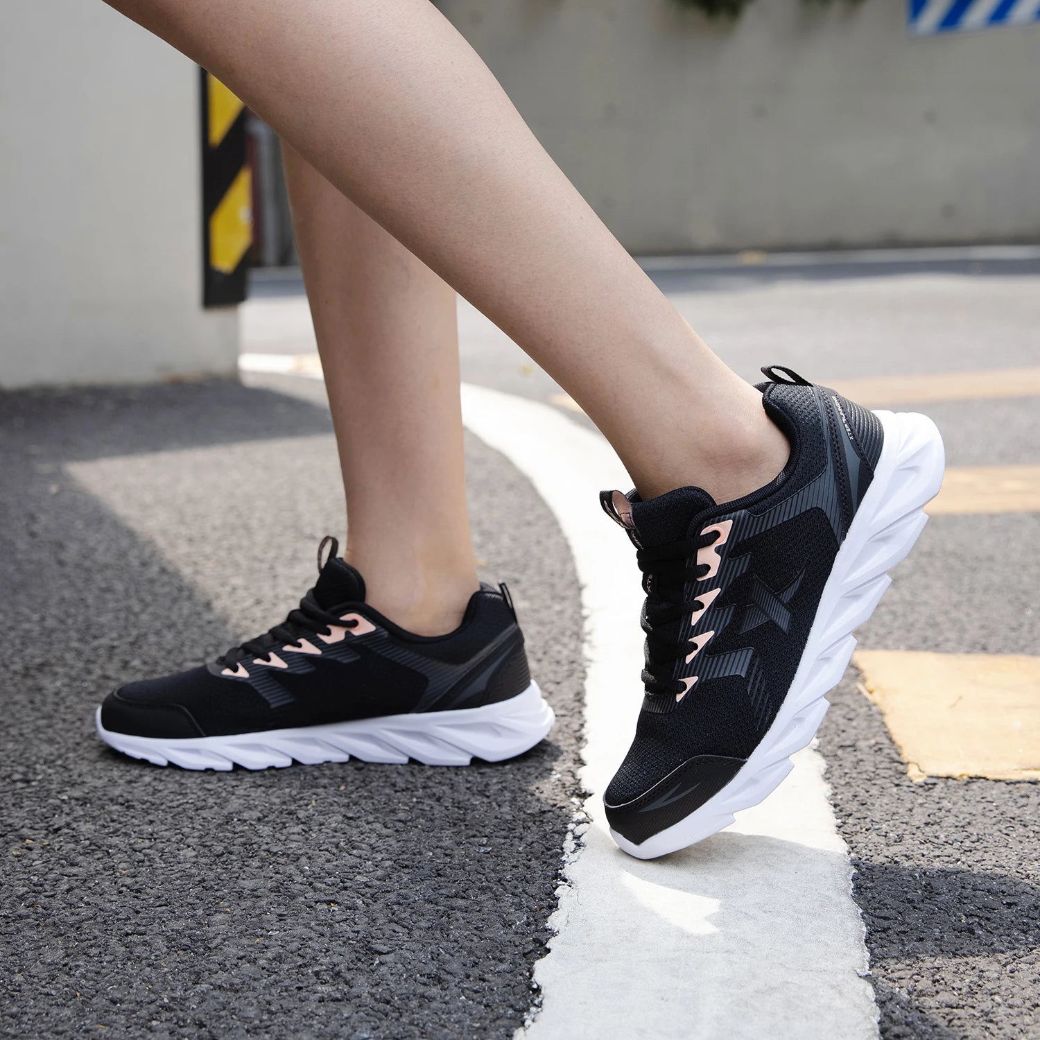 Xtep Women's Running Shoes Wear-resistant Casual Sports Shoes For Women Winter Tennis Female Sneakers White 879318110073