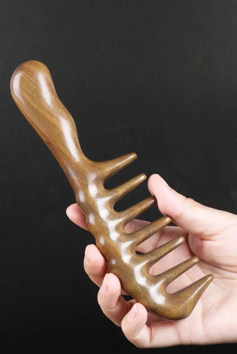 Peine de madera de sándalo verde natural hecho a mano para cabello rizado con dientes anchos, cepillo de masaje desenredante de madera antiestático para mujeres.
