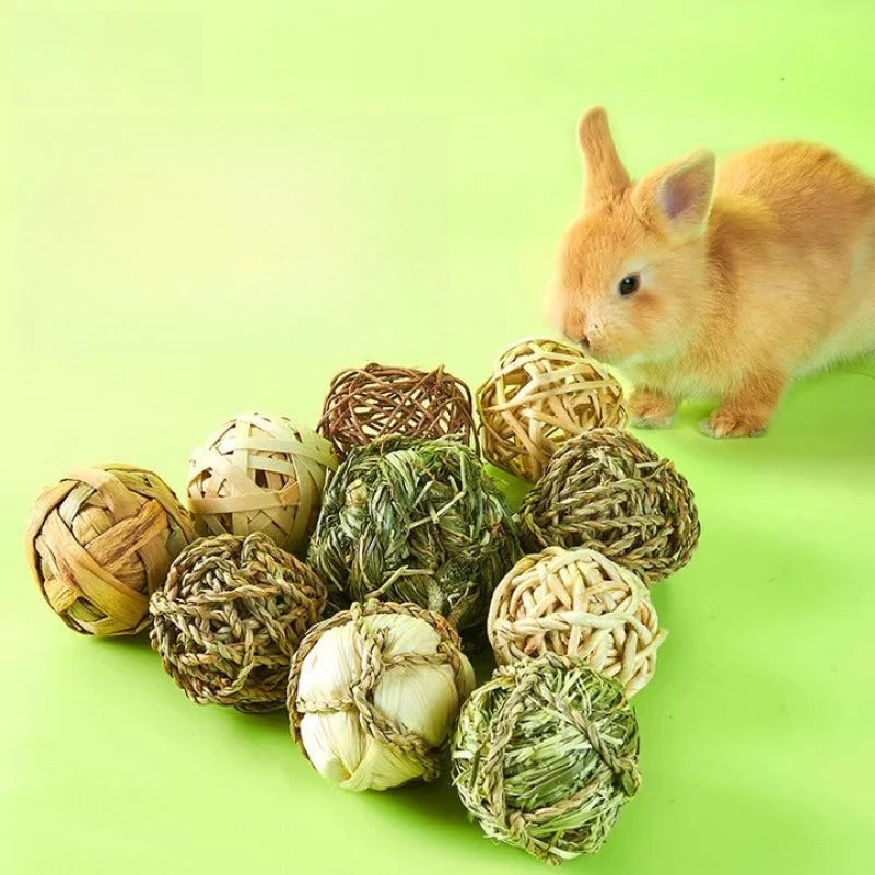 Natural Grass Chew Ball Toy for Guinea Pigs, Rabbits & Hamsters - Interactive Braided Small Animal Toys with Safe Edible Fibers
