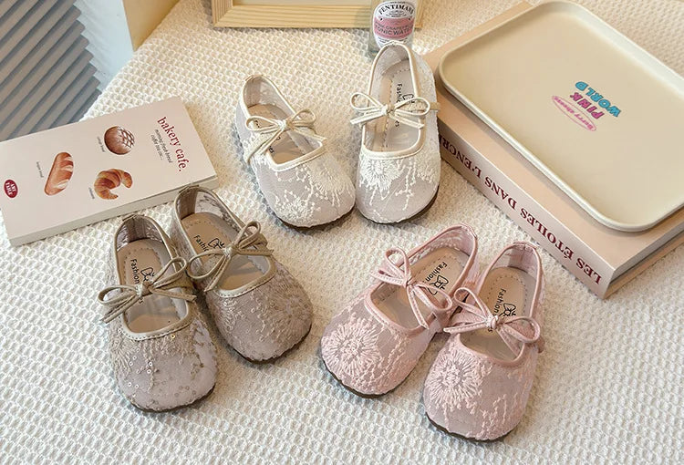 2026 Summer Kids Shoes Girls Sandals Lace Floral Princess Shoes Children Soft Sole Flat Party Dress Breathable Shoes