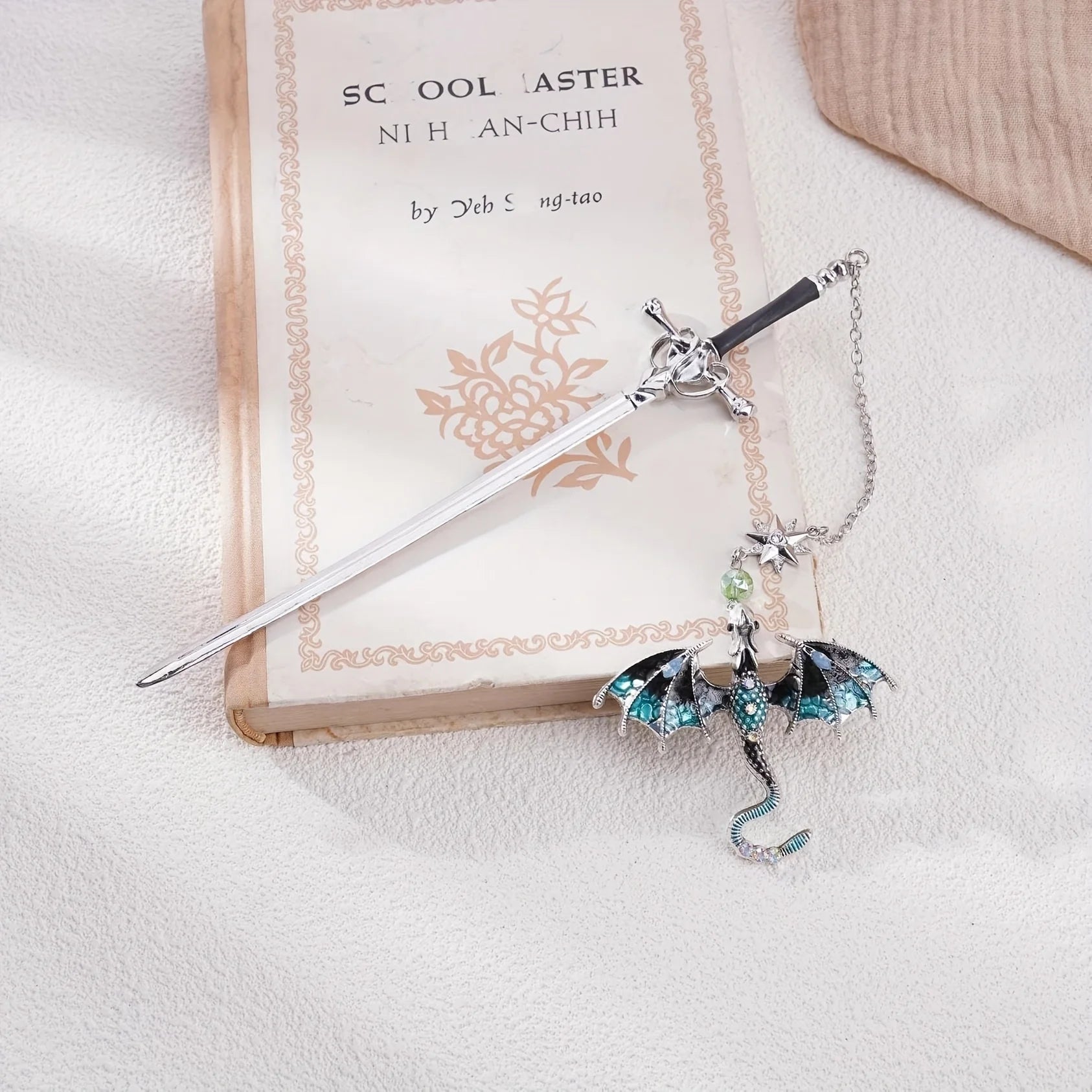 1pc Alloy Sword Dragon Bookmark, Birthday Gift for Book Lovers and Readers, Fantasy Bookworm Silver Gold Gold Pendant