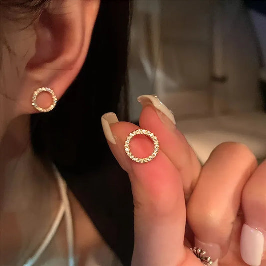 Brincos pequenos círculos para mulheres, cor dourada, cristal, minimalista, delicado, coreano, festa, moda verão, acessórios de joias