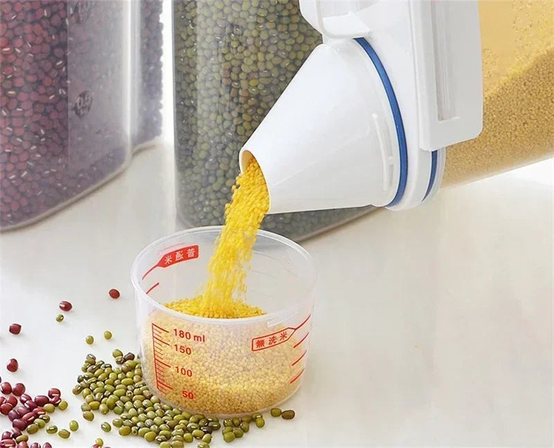 1Pc Sealed Cereal Insect-Proof Rice Bucket with Measuring Cup Transparent Rotary Food Moistureproof Tank Kitchen Storage Box 2KG