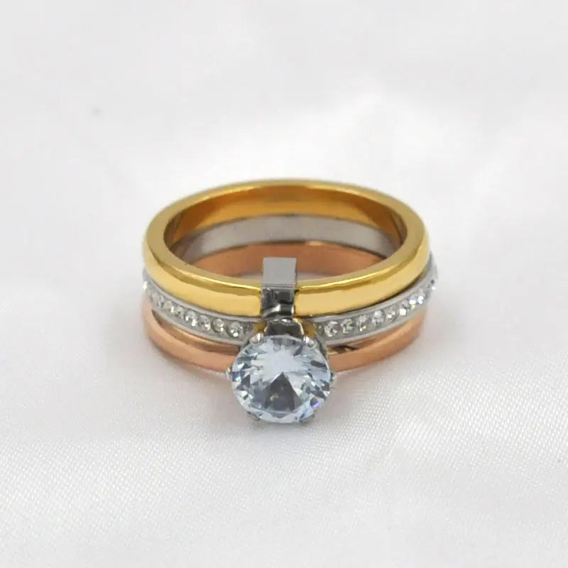 FYSARA Anillo de acero inoxidable de tres colores con diseño abombado, elegante anillo de compromiso con cristales de circón para niñas y mujeres, regalo al por mayor