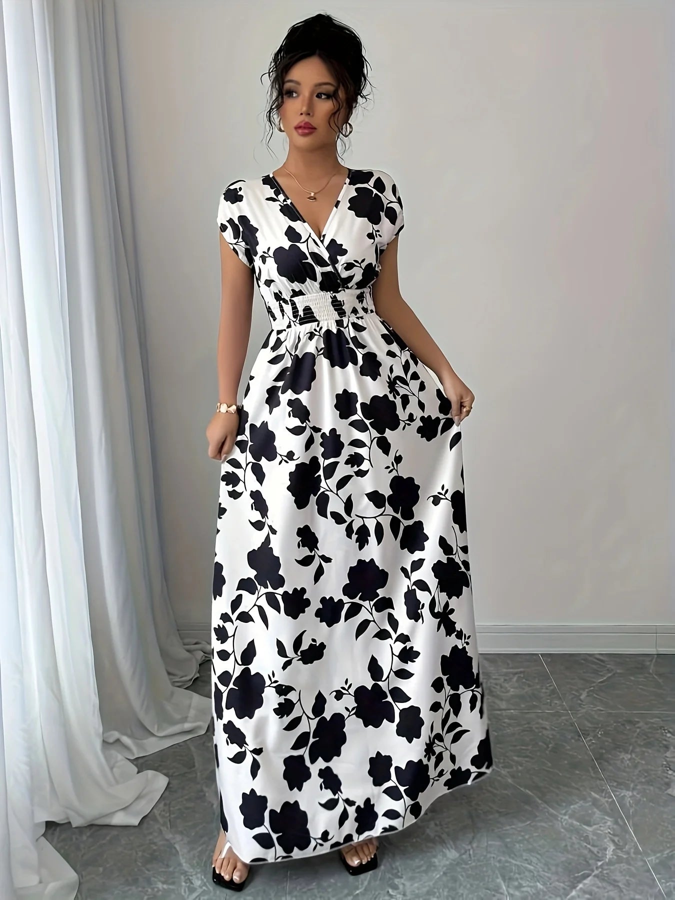 Ladies' elegant black and white floral print V-neck elastic drawstring waist cinching A-line vacation dress