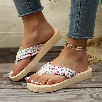 Fashion Floral Flat Flip Flops Women 2025 Summer Non Slip Lightweight Sandals Woman Comfortable Outdoor Beach Slippers Plus Size