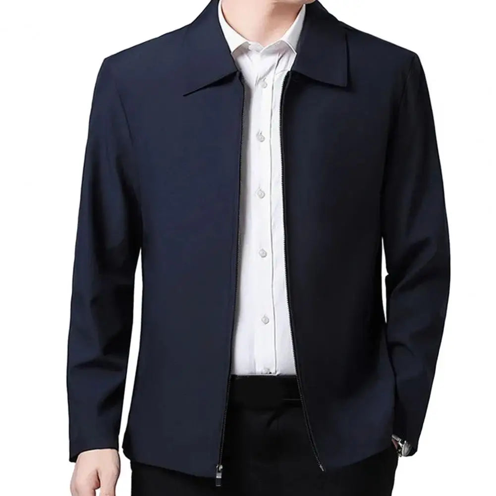 Chaqueta elegante para hombre de mediana edad con solapa y bolsillos con cierre de cremallera para negocios formales o ropa informal en primavera y otoño.