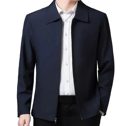 Chaqueta elegante para hombre de mediana edad con solapa y bolsillos con cierre de cremallera para negocios formales o ropa informal en primavera y otoño.