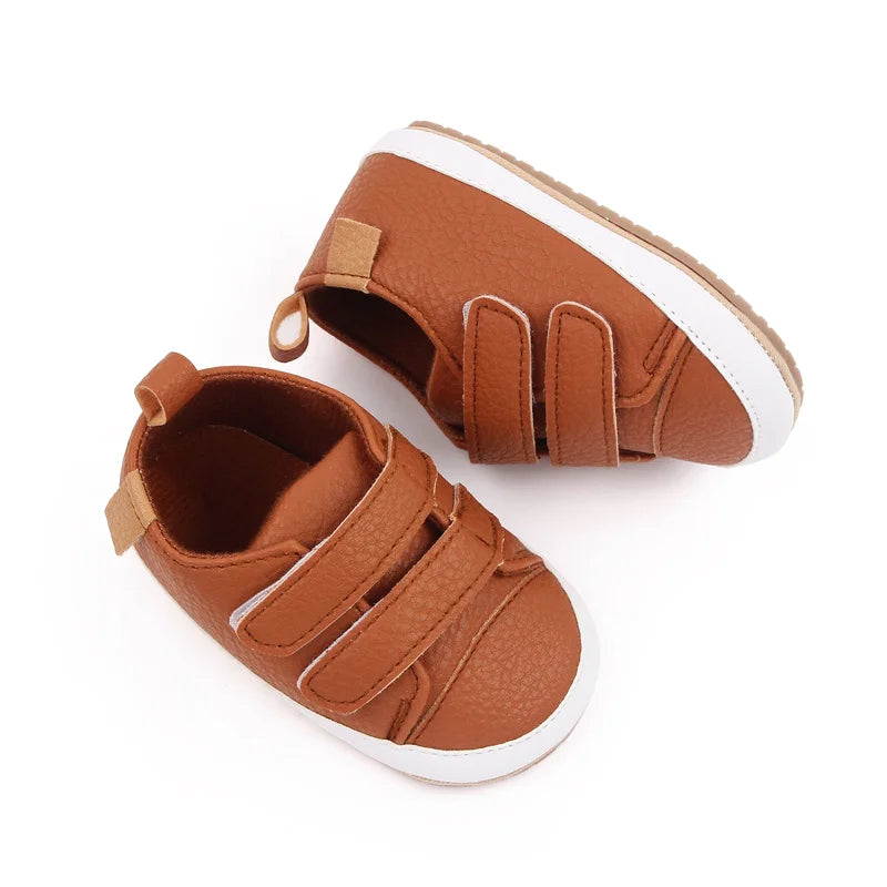 Zapatillas informales para bebé, primavera y otoño, suela suave de PU y TPR, antideslizantes, de alta calidad, superventas, 2023, nueva moda para niños pequeños de 0 a 12 meses.