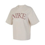 NIKE 2024 AS W NSW TEE CLASSICS BOXY - Pantalón corto sin cuello para mujer TFQ661-104 