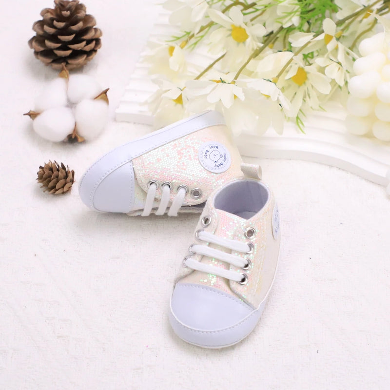 Zapatillas de lentejuelas modernas y cómodas para bebés, ligeras y antideslizantes, ideales para caminar en interiores y exteriores, primavera y otoño.
