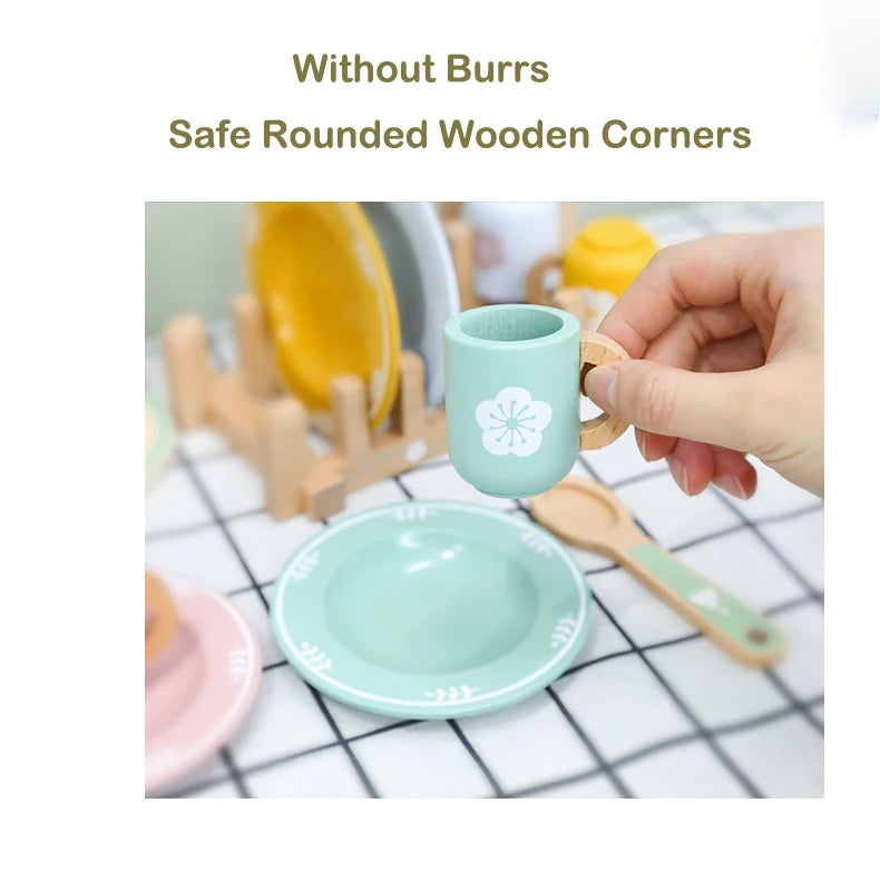Juego de cocina de madera Montessori con platos y accesorios, ideal como regalo para niños pequeños a partir de 3 años.