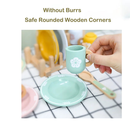 Juego de cocina de madera Montessori con platos y accesorios, ideal como regalo para niños pequeños a partir de 3 años.