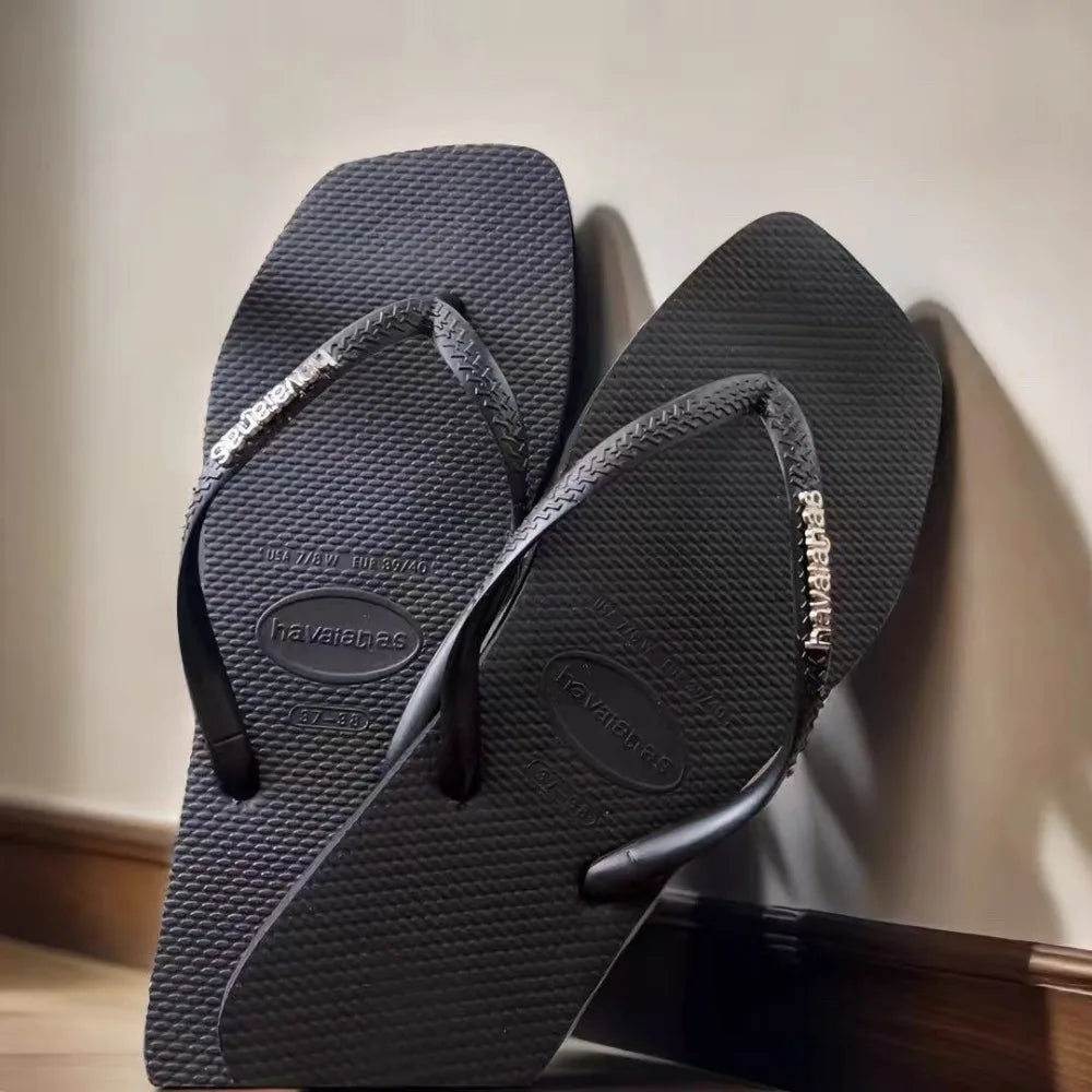 Women Flip Flops Luxury Designer Slippers Stylish Slippers for Outdoor Travel on The Beach Summer Flat Sandals zapatos de mujer
