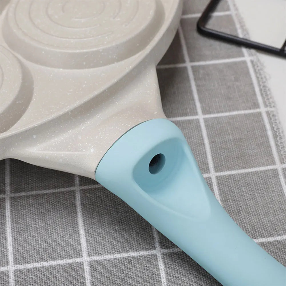 7/4 Cup Smiley Face Pancake Pan 100% Non-stick Griddle Pancake Maker Pancake Crepe Frying Pan Griddle Mini Pancakes Maker
