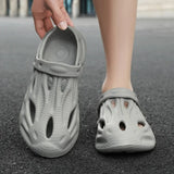 Summer Men Women Slippers Comfortable Outdoor Sandals Clogs Beach Slippers Flip Flops Indoor Home Slides Bathroom Shoes for Men 