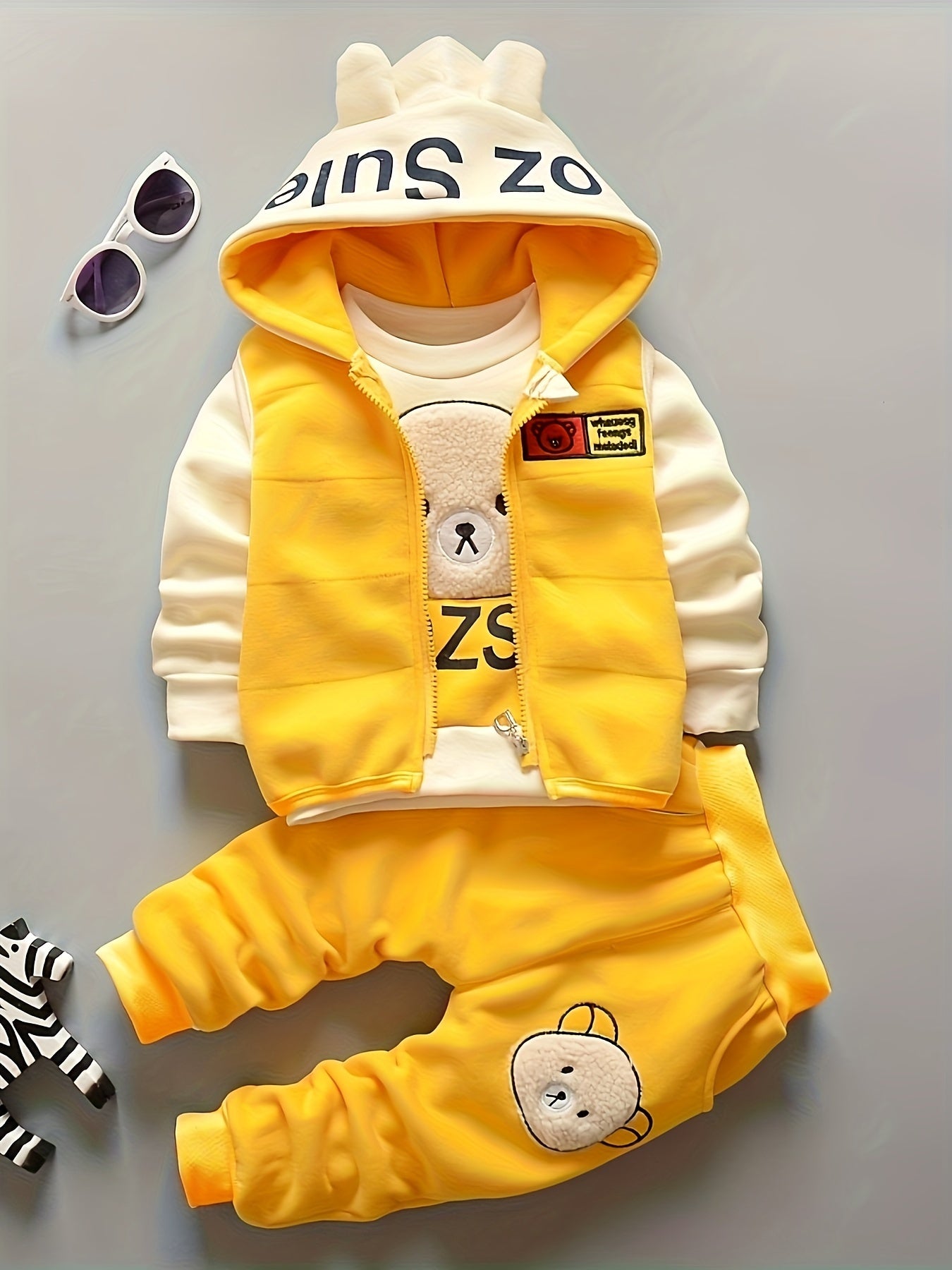 Conjunto de tres piezas de abrigo con capucha de terciopelo de doble cara para niñas pequeñas con dibujos de oso, sudadera y pantalones, para otoño e invierno, con gorro grueso y casual, para exteriores.