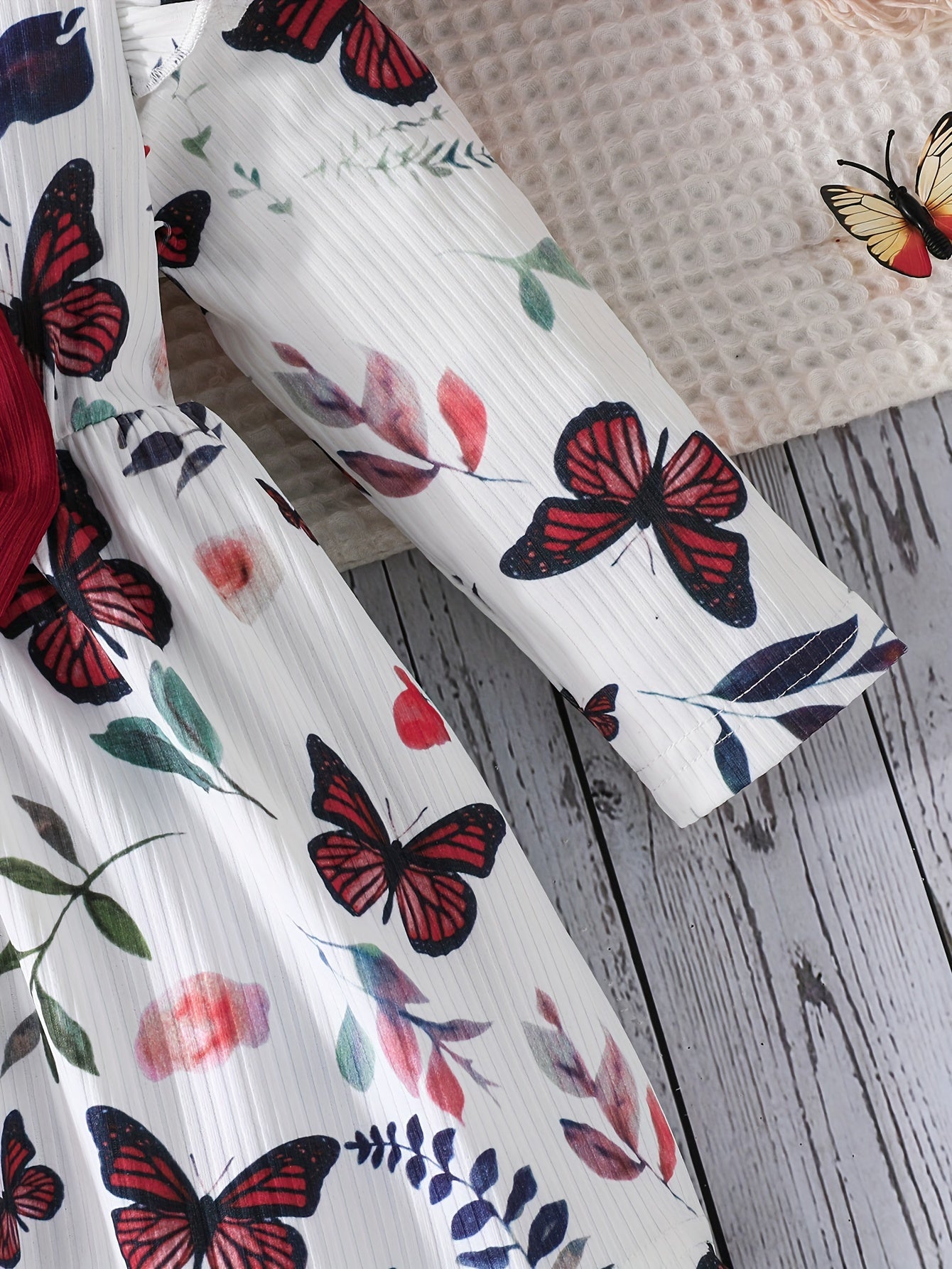 Conjunto de dos piezas para niñas pequeñas, sencillo y bonito, nuevo, de primavera y otoño, con estampado de mariposas rosas, mangas pequeñas con vuelo, vestido de cuello redondo, vestido de color liso con ranuras, conjunto combinado