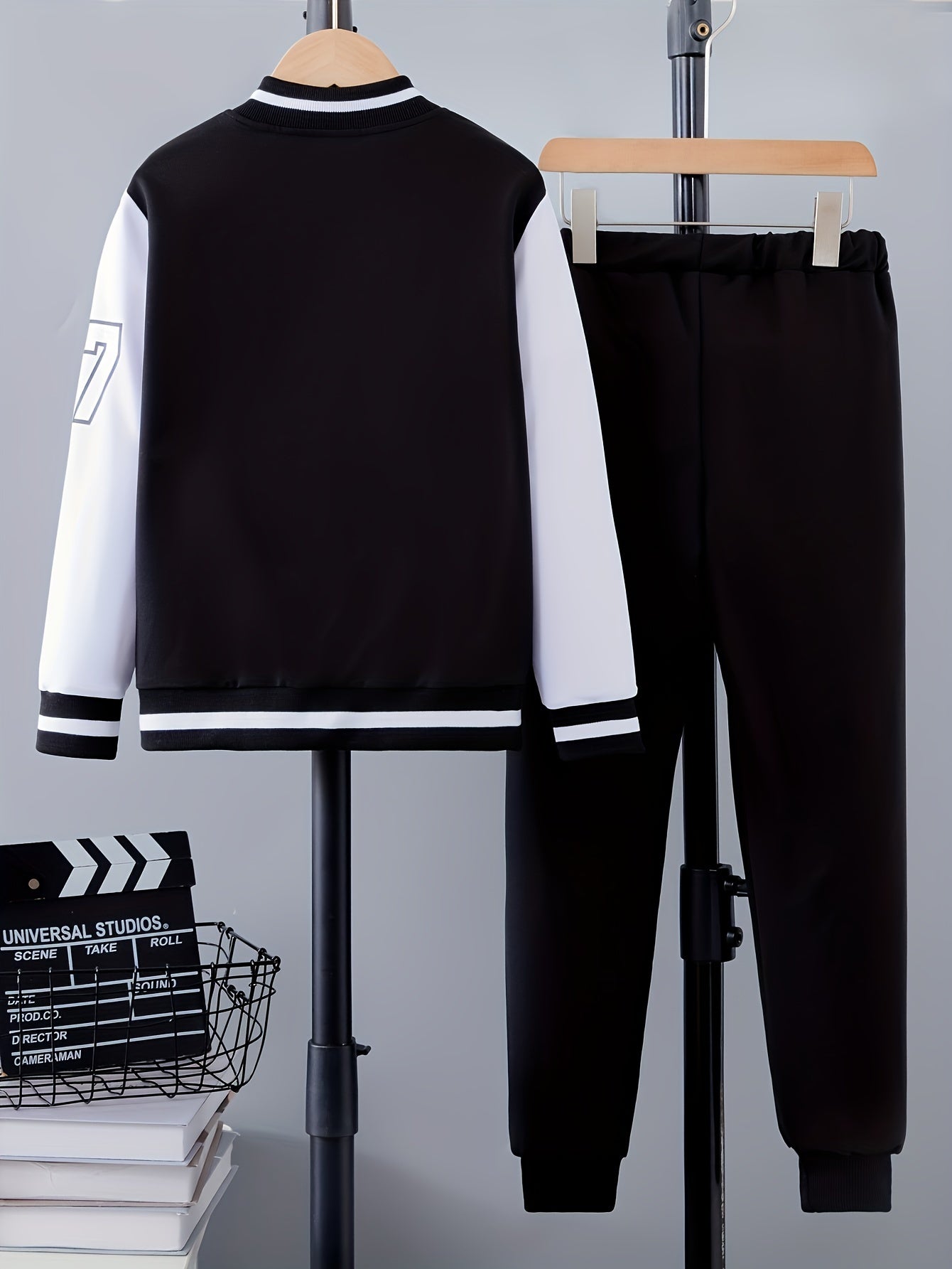 Conjunto de 2 piezas de chaqueta universitaria con estampado de letras para niño, chaqueta bomber y pantalón estilo preppy, ropa infantil para otoño e invierno, uso diario y al aire libre, como regalo.