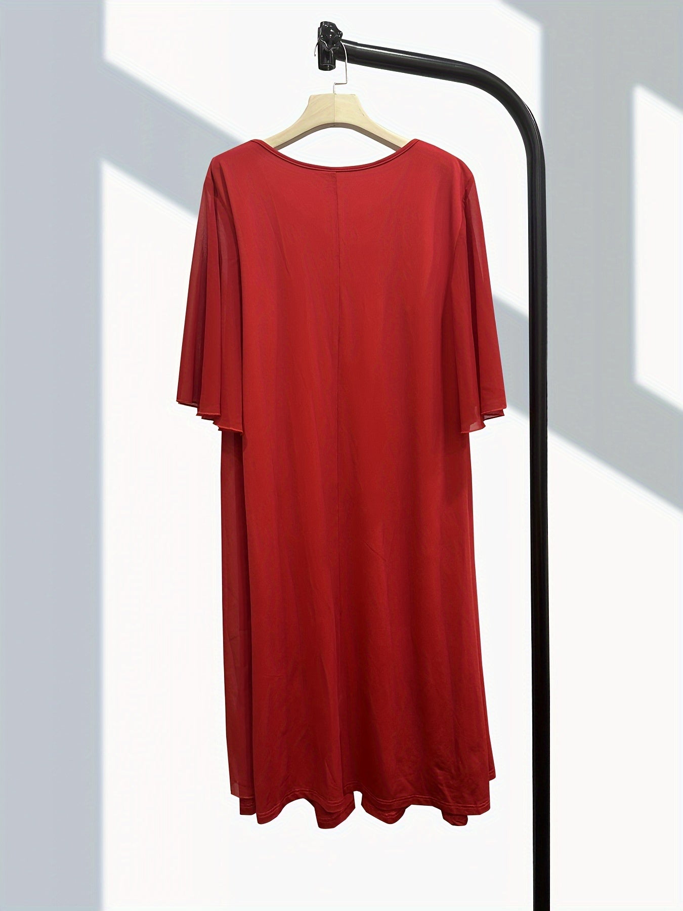 Elegant Plus Size Chiffon-Look Dress for Women - Crew Neck, Short Sleeve with Metallic Detail, Perfect for Spring/Summer/Fall