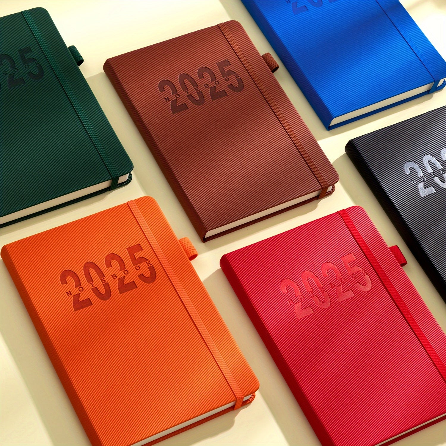 Cuaderno planificador diario QS 2025: organizador de gestión del tiempo de 365 días con resúmenes semanales y mensuales, y recordatorios de autodisciplina para una planificación de vida eficiente.