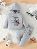 Conjunto de sudadera con capucha y pantalones de manga larga con estampado de letras "Love Dad and Mom" ​​de dos piezas para niños pequeños, ideal para exteriores.
