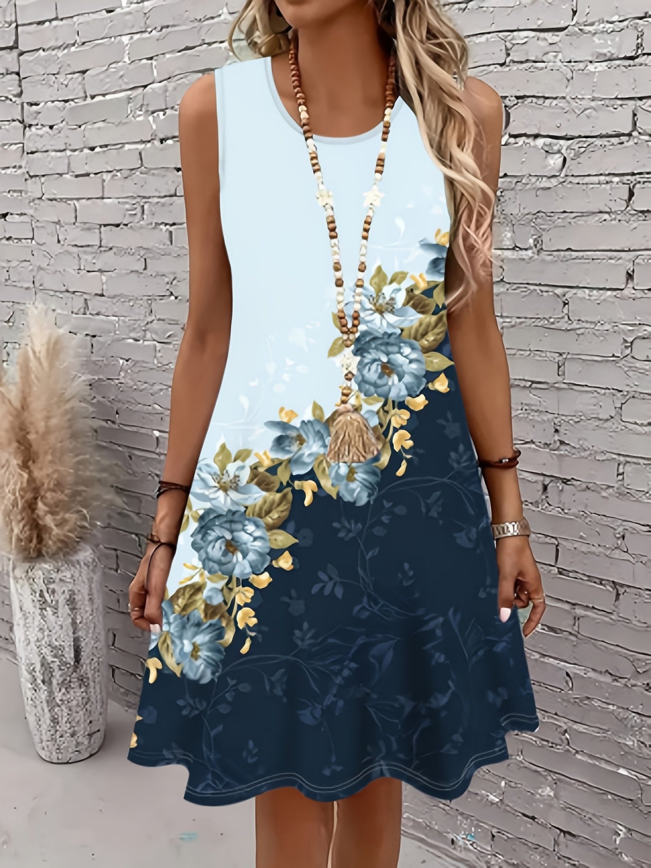Vestido sin mangas con estampado floral para mujer, talla grande, corte A - Elegante vestido romántico de verano con degradado y estampado floral azul vibrante y dorado, tejido ligero e informal, perfecto para primavera y verano | Vibr