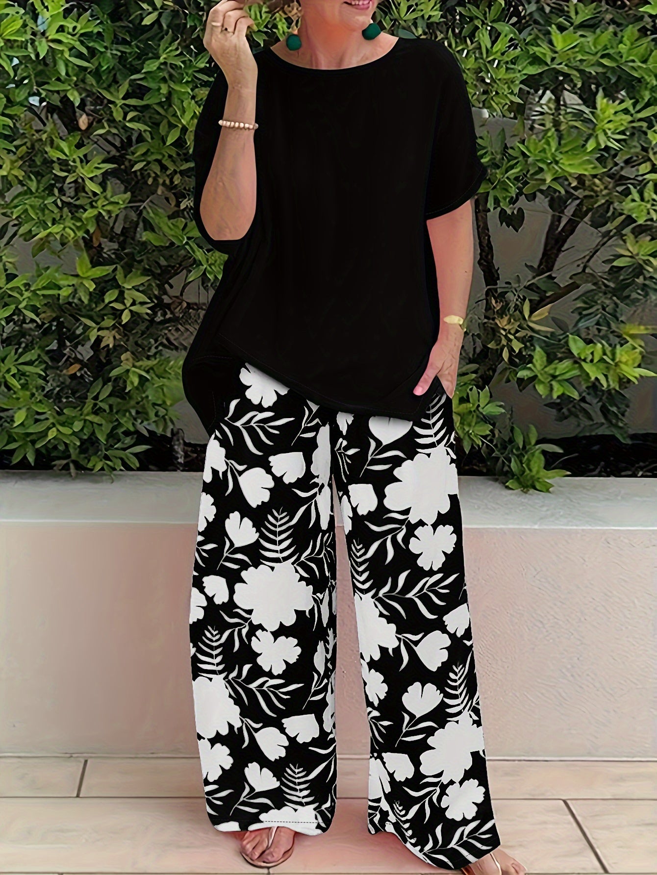 Plus Size Elegant Two-piece Set, Solid Crew Neck Short Sleeve Top & Floral Print Pants Outfits, Women's Plus Size Clothing