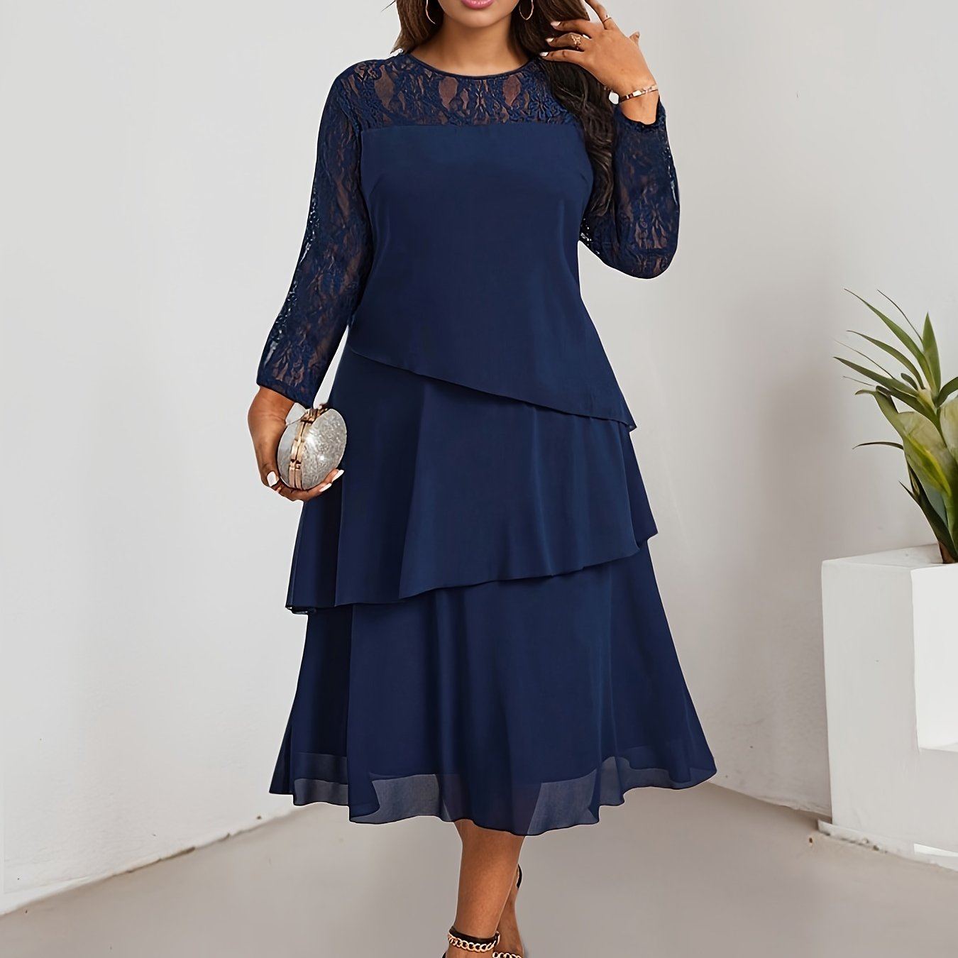 Vestido midi elegante de talla grande, poliéster, cuello redondo, manga larga, corte entallado y acampanado, con detalle de encaje en contraste, para primavera/otoño.