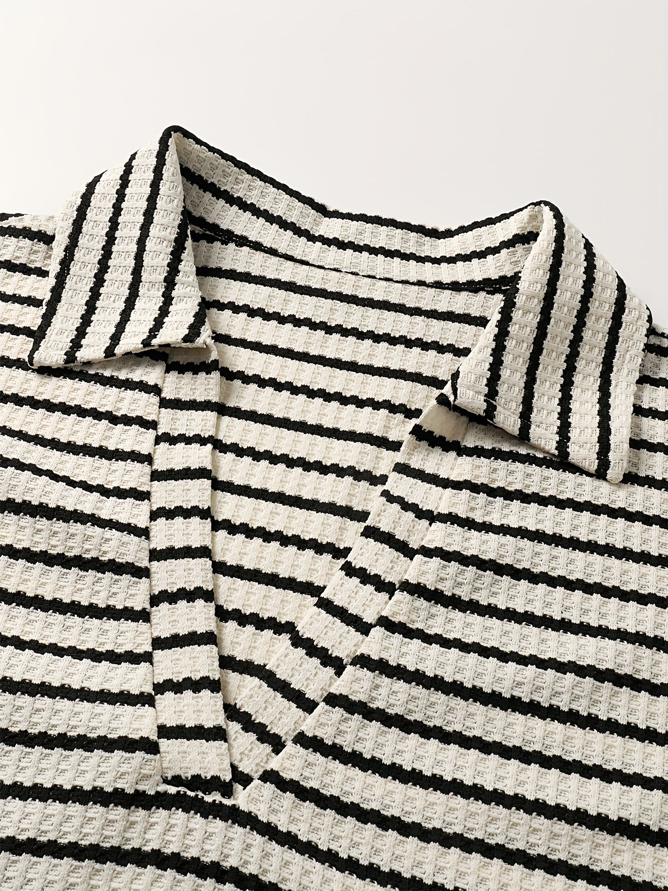 Summer New Arrival Plus Size Women's V-Neck Striped Top and Shorts Set
