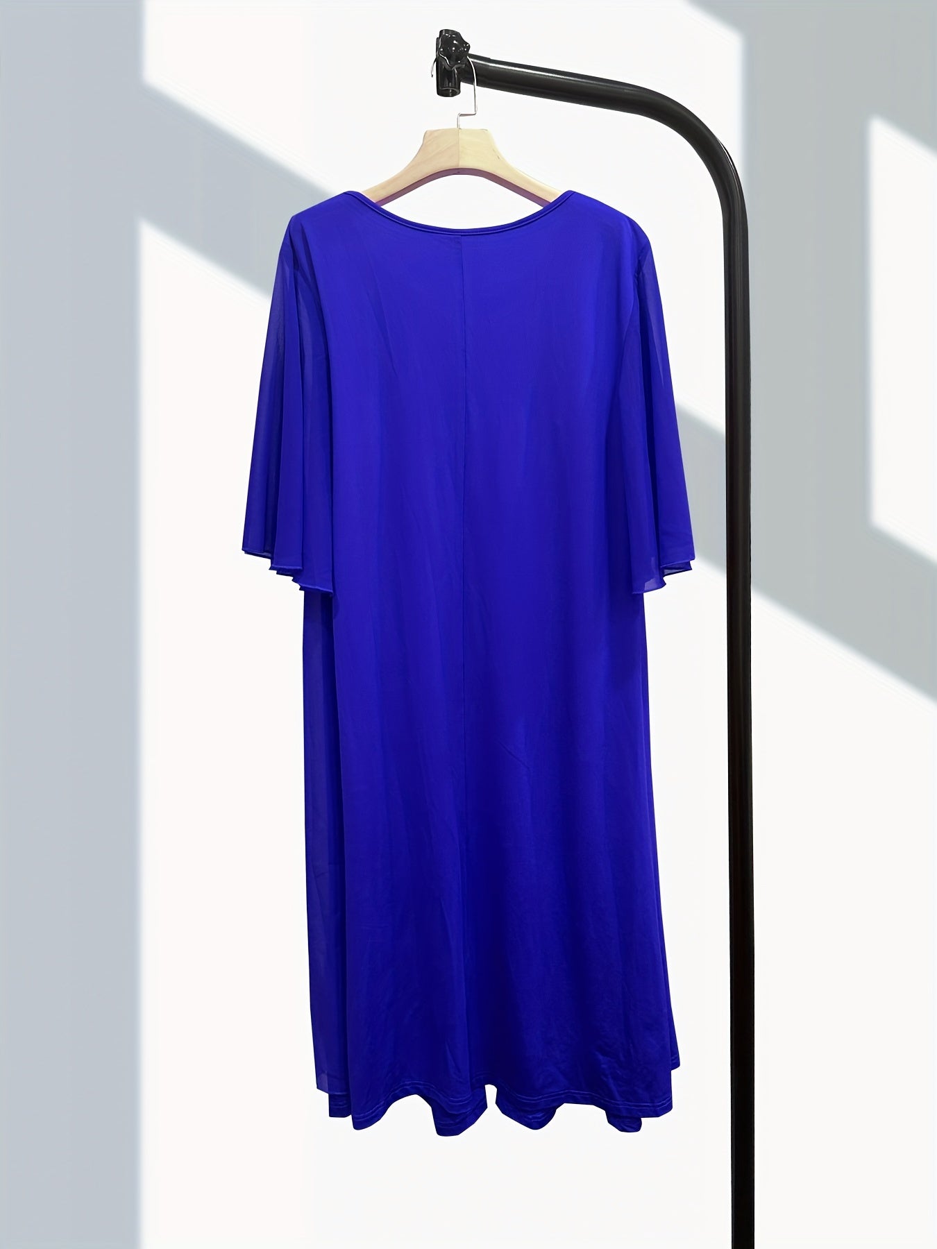 Elegant Plus Size Chiffon-Look Dress for Women - Crew Neck, Short Sleeve with Metallic Detail, Perfect for Spring/Summer/Fall
